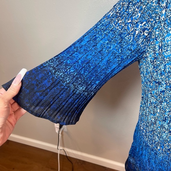 Catherines Blue Patterned Blouse​​ - Picture 3 of 8